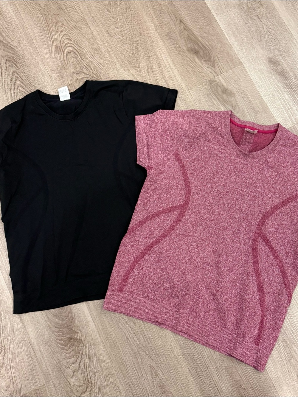 Women’s burgundy and black active tee bundle